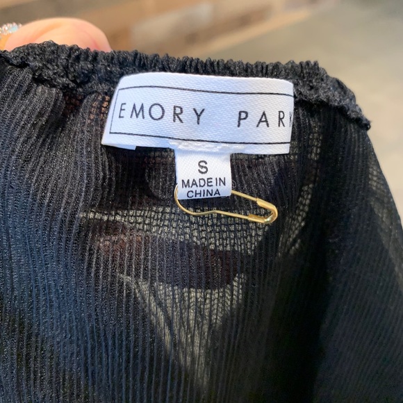 NWOT Emory Park chiffon-like crop blouse - Picture 4 of 5